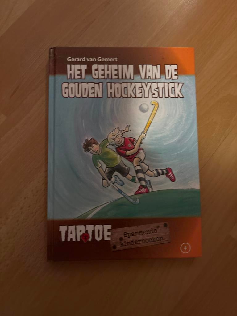 Het Geheim van de Gouden Hockeystick - Gerard van Gemert, Ophalen of Verzenden, Zo goed als nieuw, Fictie algemeen