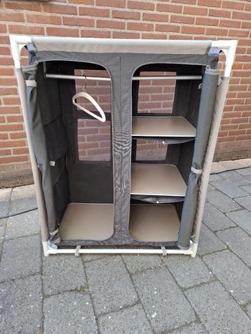 Campingkastje Vrijbuiter - (hang)legkast beschikbaar voor biedingen