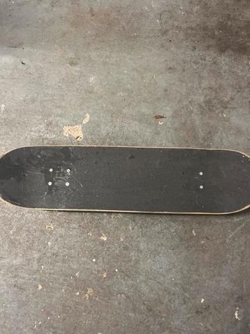 Gebruikt Skateboard beschikbaar voor biedingen