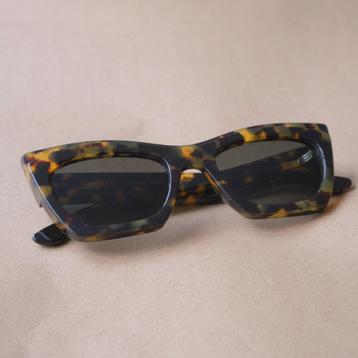 Sunglasses Ganni beschikbaar voor biedingen