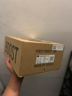 Yeezy 700 Wave Runner - Licht Gebruikt, Kleding | Heren, Schoenen, Ophalen of Verzenden, Zo goed als nieuw, Overige kleuren, Sneakers of Gympen