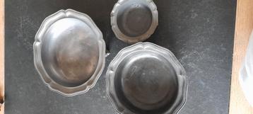 Tinnen schalenset van 26, 22 en 14 cm. beschikbaar voor biedingen