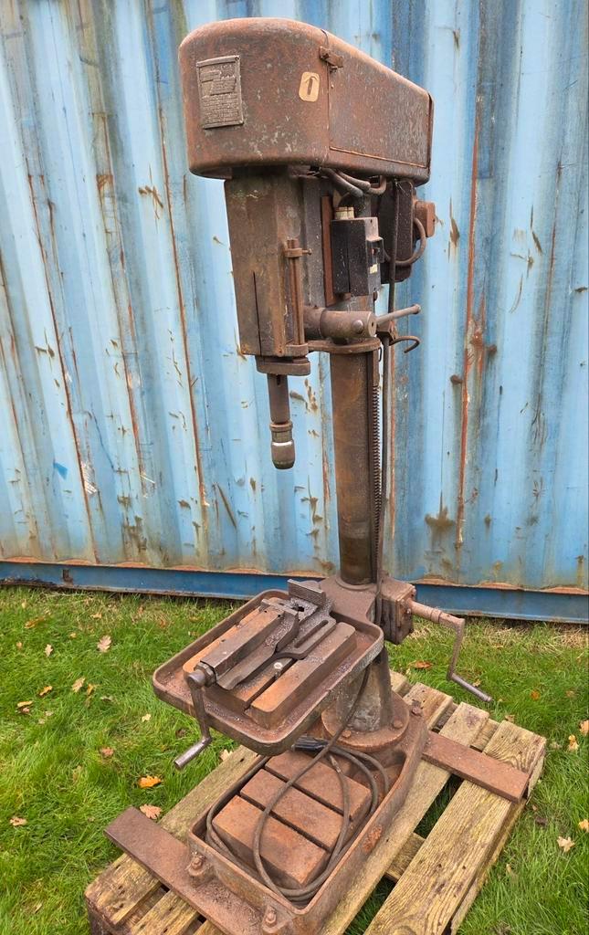 Grote / zware  Kolomboormachine  Evolent  400v, Doe-het-zelf en Verbouw, Gereedschap | Boormachines, Gebruikt, Kolomboormachine