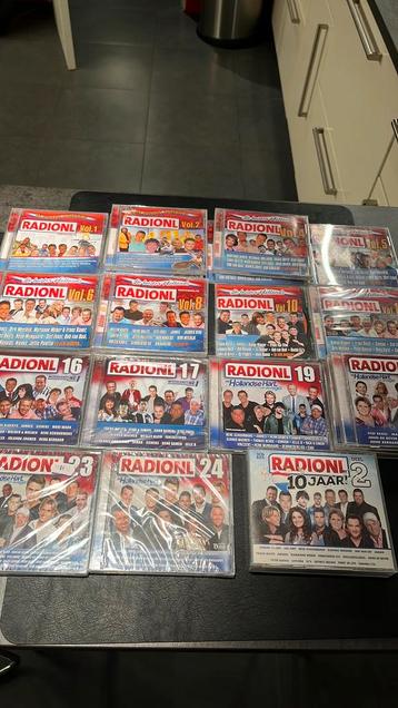 Diverse volumes uit de reeks RadioNl beschikbaar voor biedingen