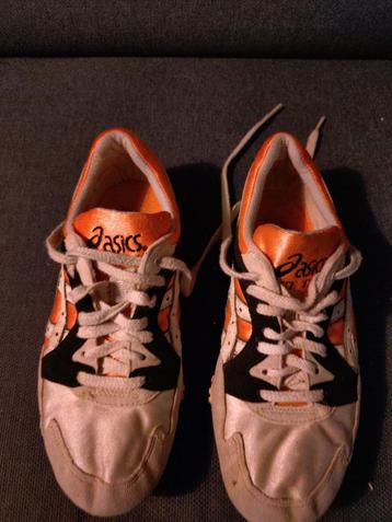 Atletiekspikes van Asics, maat 39 beschikbaar voor biedingen