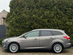 Ford Focus Wagon 1.0 EcoBoost Titanium Navigatie, Auto's, Gebruikt, Zwart, Bruin, Handgeschakeld