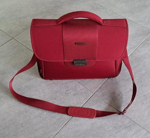 Roncato aktetas – Rood, robuust en klaar voor gebruik!, Sieraden, Tassen en Uiterlijk, Tassen | Reistassen en Weekendtassen, Zo goed als nieuw