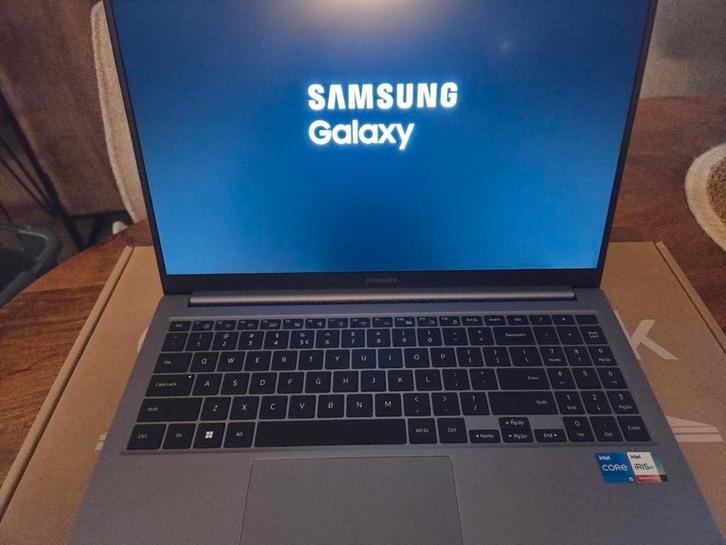 Samsung Galaxy Book4 (15.6", Intel Core i5, 16GB, 512GB), Computers en Software, Windows Laptops, Zo goed als nieuw, 15 inch, SSD