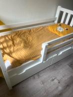 Peuterbedjes met lades (twee). Gebruikt. Maar goede staat, Kinderen en Baby's, Kinderkamer | Bedden, Ophalen, Gebruikt, 140 tot 160 cm
