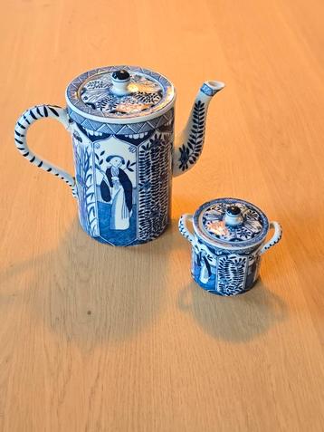 Antieke Lange lijs (suiker) pot & gratis theepot Mosa

maast beschikbaar voor biedingen