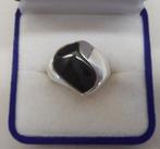 Zilveren modernist ring met onyx maat 17.5 nr.074, 17 tot 18, Ophalen of Verzenden, Dame, Zo goed als nieuw