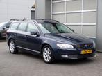 Volvo V70 1.6 T4 Nordic+|Xenon|Cruise|Navi|Cam|Trekh.|PDC|BT, Zwart, 4 cilinders, Blauw, 1600 kg