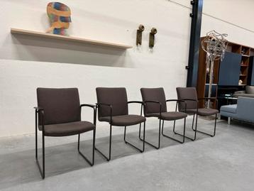 4 Nieuw Leolux Talos eetkamerstoel Feltwool bruin Stoel beschikbaar voor biedingen