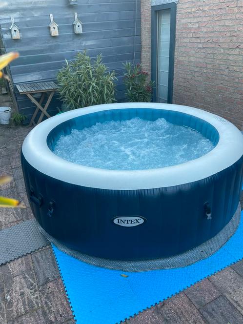 Intex PureSpa opblaasbare jacuzzi 4 pers, Tuin en Terras, Bubbelbaden en Hottubs, Gebruikt, Opblaasbaar, Afdekzeil, Grondzeil