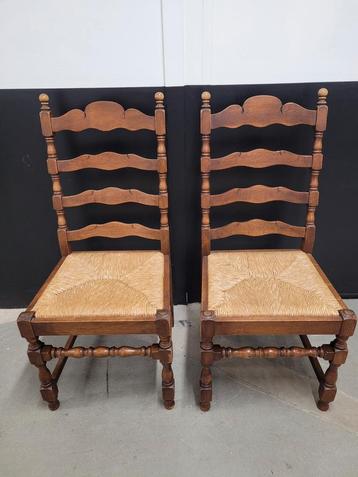 2 knoppen stoelen hout met rietenzitting beschikbaar voor biedingen