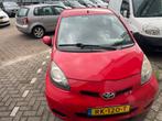 Toyota Aygo 1.0 12V Vvt-i 3DRS MMT 2011 Rood, Auto's, Voorwielaandrijving, Stof, 4 stoelen, 68 pk