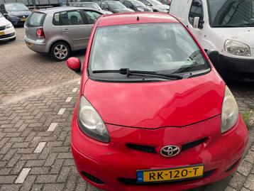 Toyota Aygo 1.0 12V Vvt-i 3DRS MMT 2011 Rood beschikbaar voor biedingen