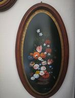 twee Klassiek ovale bloemenschilderijen in houten lijsten, Antiek en Kunst, Ophalen