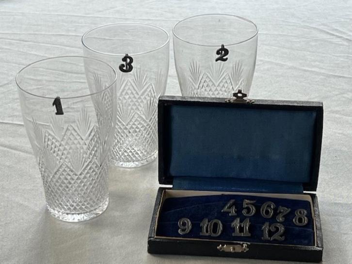 CASSETTE MET VERZILVERDE TAFELNUMMERS, Antiek en Kunst, Antiek | Goud en Zilver, Verzenden