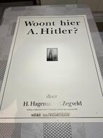Vintage Poster Woont hier A. Hitler? door H. Hageman / P. Ze, Deurposter of groter, Ophalen of Verzenden, Reclame, Rechthoekig Staand