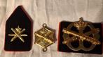 Embleem Veldartillerie 3 st, Ophalen of Verzenden, Landmacht, Nederland, Embleem of Badge
