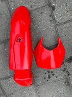 Voorspatbord en lamp kap Rood Derbi senda xtreme na 2010, Fietsen en Brommers, Brommeronderdelen | Algemeen, Ophalen of Verzenden