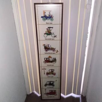 Ingelijst geborduurd schilderij met oldtimers beschikbaar voor biedingen