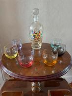 Decoratieve karaf met 6 gekleurde glaasjes, Antiek en Kunst, Antiek | Glas en Kristal, Ophalen