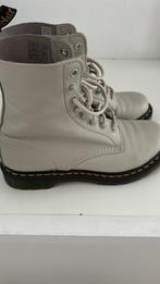 Dr Martens pascal wit/grijs mt 41, Ophalen of Verzenden, Gedragen, Grijs