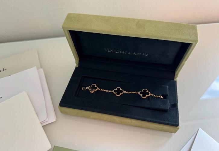 Van Cleef & Arpels Alhambra, Sieraden, Tassen en Uiterlijk, Armbanden, Zo goed als nieuw, Zilver, Ophalen of Verzenden