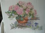 Zeer fijn groot borduurwerk hortensia's en viooltjes, Hobby en Vrije tijd, Borduren en Borduurmachines, Ophalen of Verzenden, Zo goed als nieuw