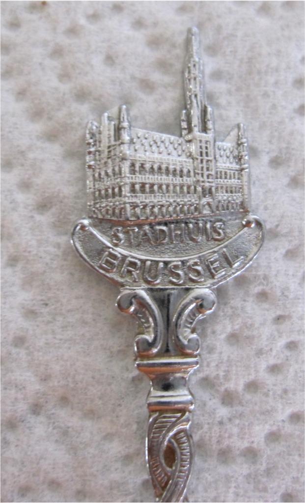 Theelepeltje nr 3 Stadhuis van Brussel, Verzamelen, Porselein, Kristal en Bestek, Zo goed als nieuw, Bestek, Metaal, Ophalen of Verzenden