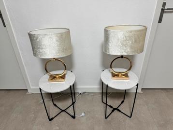 Mooie lamp incl bijzettafel  beschikbaar voor biedingen
