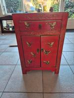 Rood Chinees kastje met vlindermotieven, Ophalen