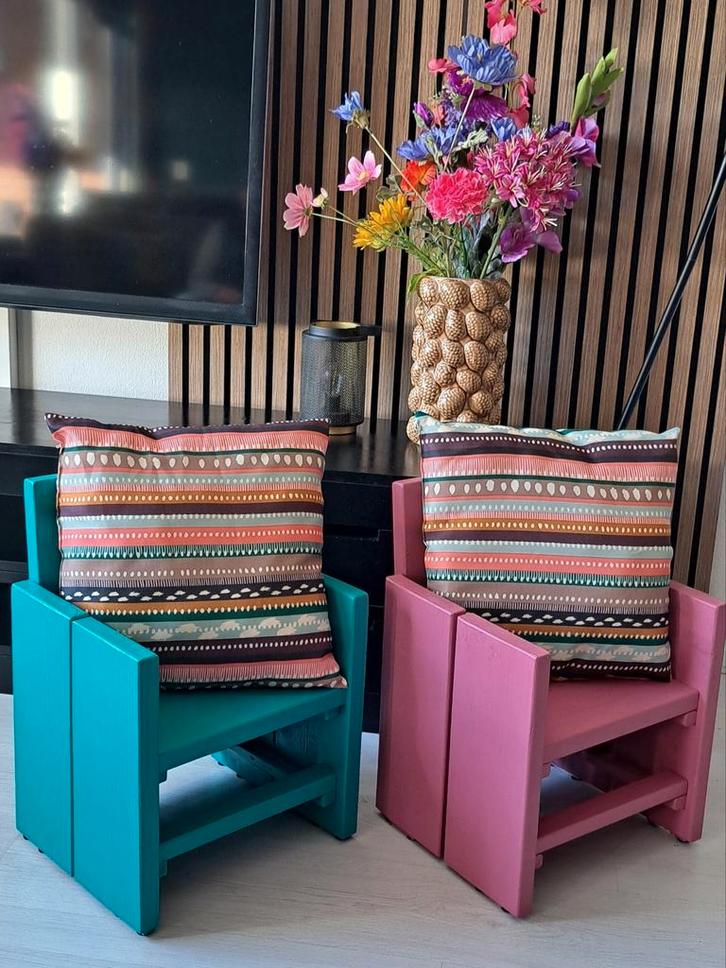 Kinderstoeltjes merk: Todos ninos, Huis en Inrichting, Krukjes, Zo goed als nieuw, Hout, Ophalen of Verzenden