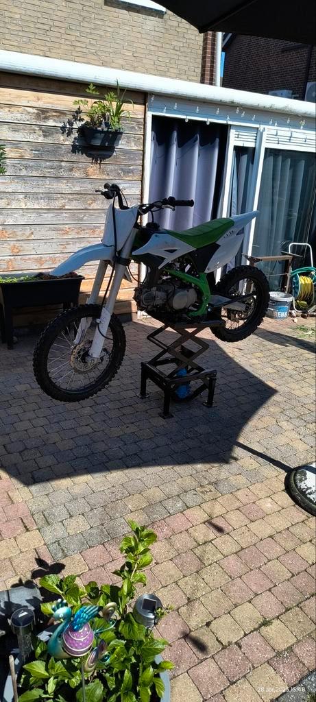 mooie 140cc crossmotor Bieden is mogelijk, Fietsen en Brommers, Brommers | Crossbrommers, Gebruikt, Overige merken, Ophalen