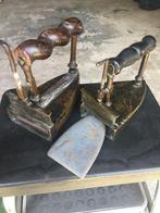 2x strijkijzer een met vuursteen antiek koper samen 30 euro, Antiek en Kunst, Ophalen of Verzenden, Koper