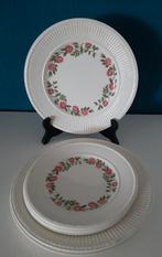 Zes Wedgwood Rosalind borden in 2 maten - NIieuw, Huis en Inrichting, Keuken | Servies, Ophalen of Verzenden, Zo goed als nieuw