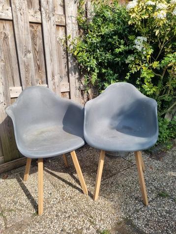 Grijze tuinstoelen te koop (twee stuks) beschikbaar voor biedingen