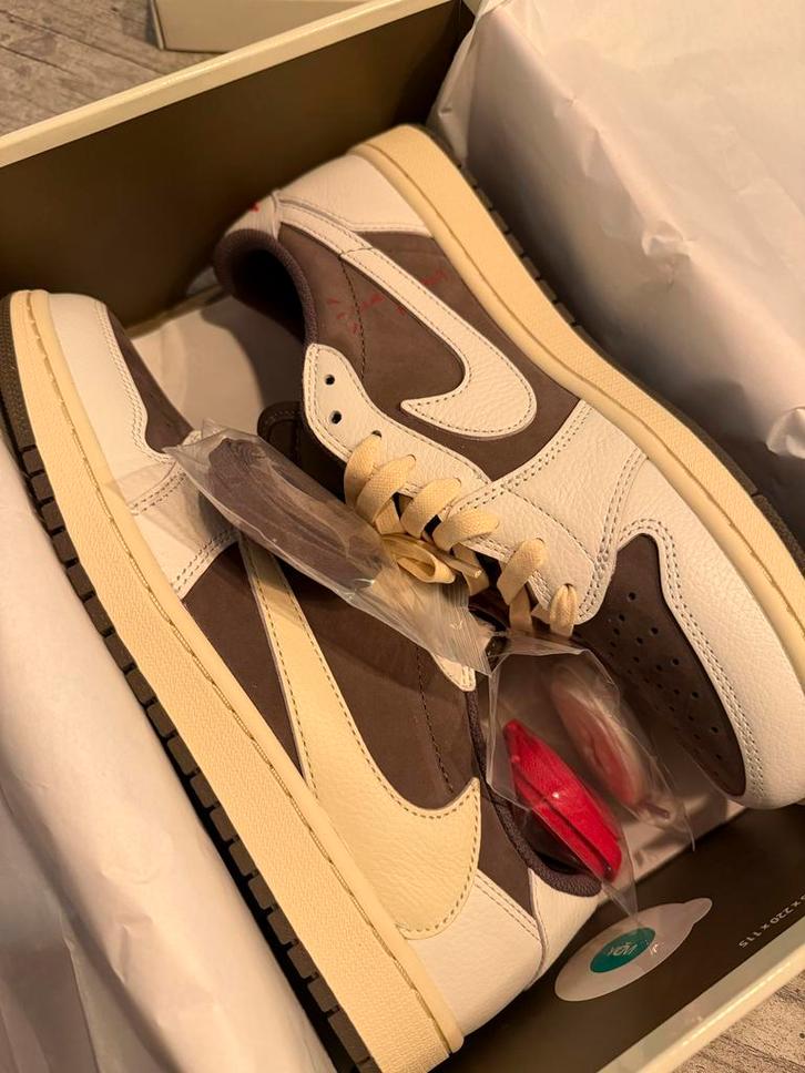 Jordan 1 Low Travis Scott Reverse Mocha US 9.5, Kleding | Heren, Schoenen, Nieuw, Sneakers of Gympen, Bruin, Verzenden