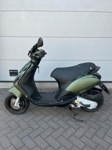 Piaggio zip 4 takt 50cc 2v Army Green valbeugels Nieuwstaat beschikbaar voor biedingen
