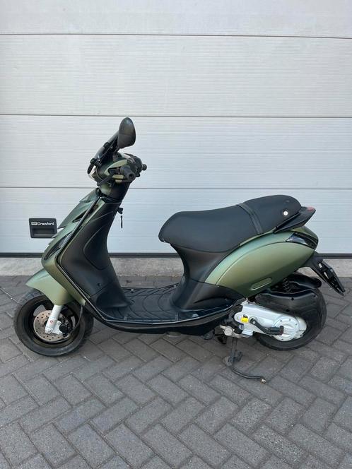 Piaggio zip 4 takt 50cc 2v Army Green valbeugels Nieuwstaat, Fietsen en Brommers, Brommers | Tuning en Styling, Zo goed als nieuw