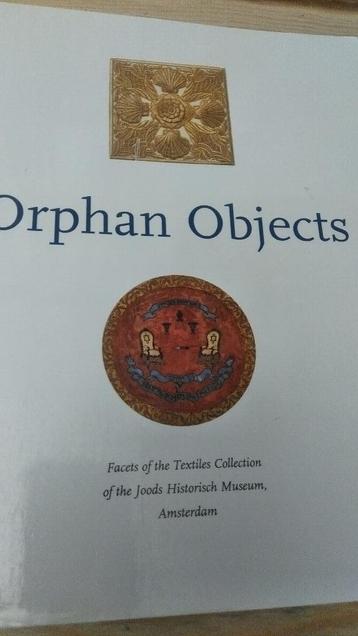 Orphan Objects facet of the Textiles Joods Historisch Museum beschikbaar voor biedingen