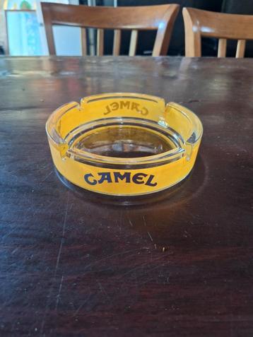 Vintage glazen Camel asbak  beschikbaar voor biedingen