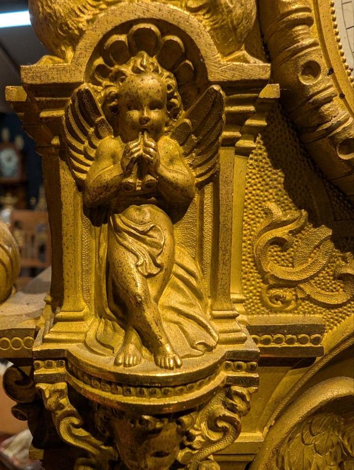 Antieke vuurvergulde bronzen pendule. 48 cm hoog.  €595., Antiek en Kunst, Antiek | Klokken, Ophalen