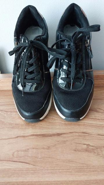Zwarte dames sneakers maat 39 beschikbaar voor biedingen