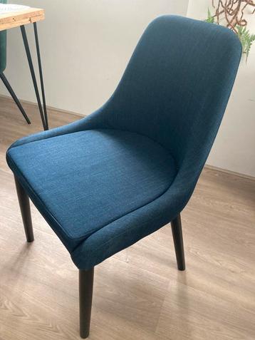 Eetkamerstoel blauw met zwarte poten beschikbaar voor biedingen