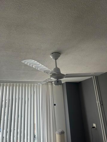 Plafon ventilator beschikbaar voor biedingen