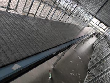 Rolbank 15 meter met stop OP WIELEN!! zo goed als nieuw beschikbaar voor biedingen