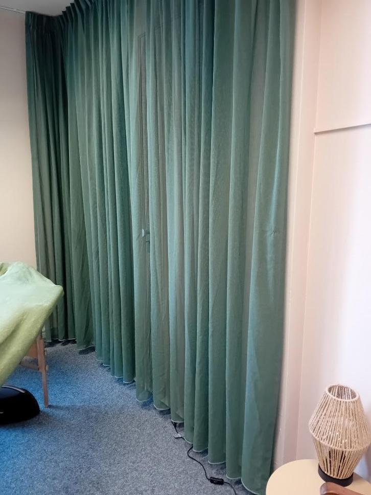 Groene in between gordijnen, Huis en Inrichting, Stoffering | Gordijnen en Lamellen, Zo goed als nieuw, 200 cm of meer, 200 cm of meer